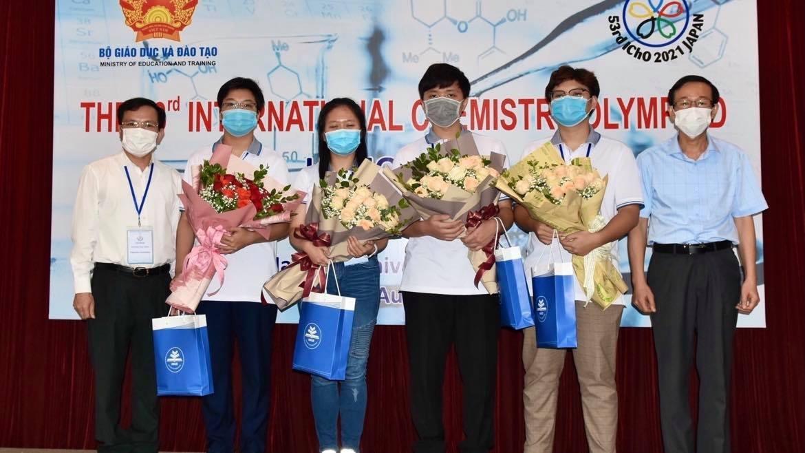 vietnam wins three golds at 2021 int l chemistry olympiad picture 1