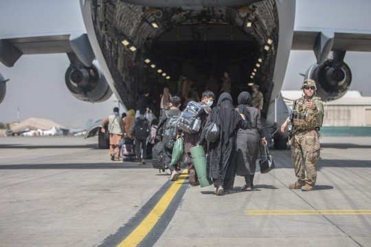 Sơ tán công dân ở Afghanistan. Ảnh: Reuters
