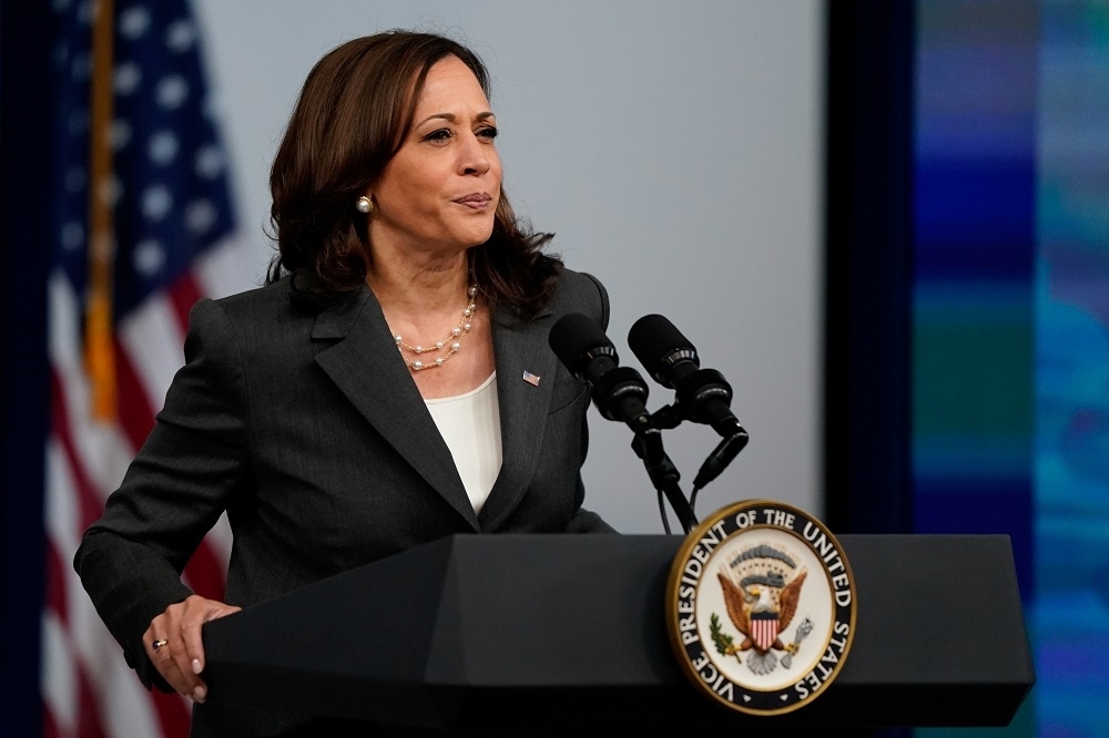 us vice president harris begins trip to singapore, vietnam picture 1