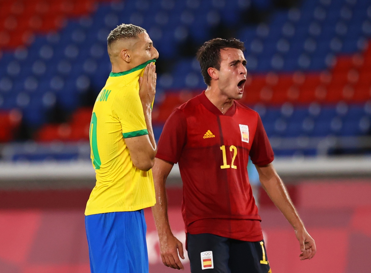 Richarlison đá phạt đền lên trời, bỏ lỡ cơ hội mở tỷ số cho Brazil. (Ảnh: Reuters). 
