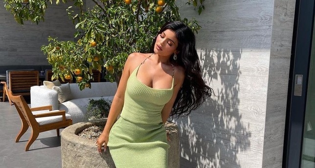 Kylie Jenner gợi cảm đón sinh nhật tuổi 24