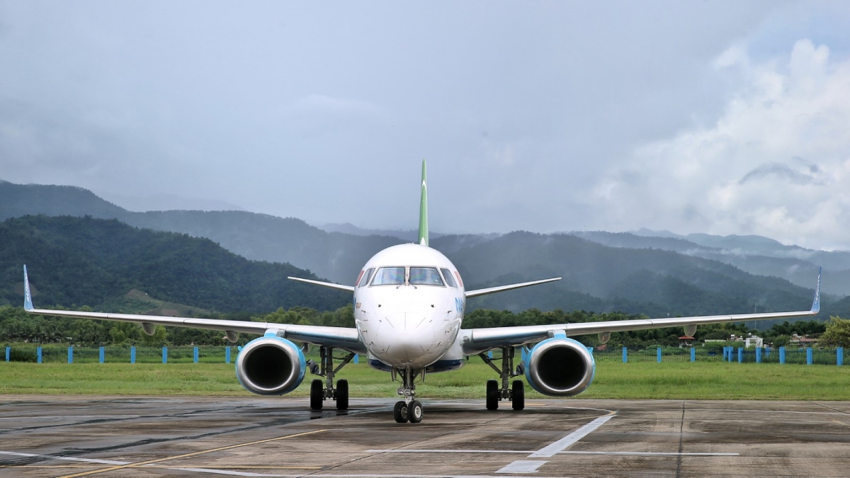 may bay moi embraer cua bamboo airways hoan thanh chuyen bay toi Dien bien hinh anh 2