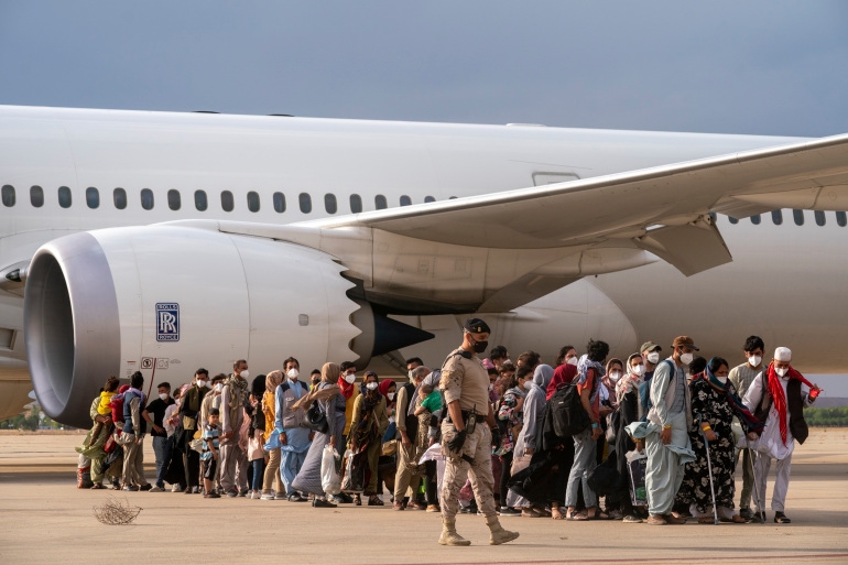 Phương Tây chạy đua với thời gian để đưa công dân rời Afghanistan trước thời hạn chót