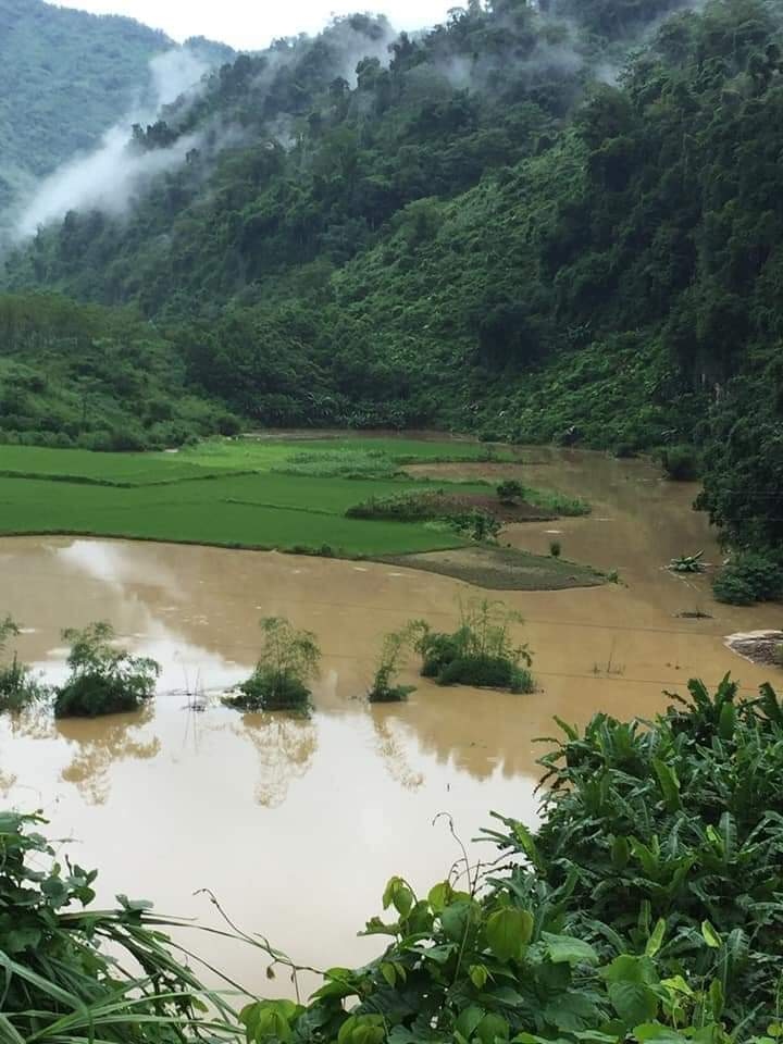 mua lon, lu quet gay un tac cuc bo mot so tuyen giao thong tai bac kan hinh anh 2