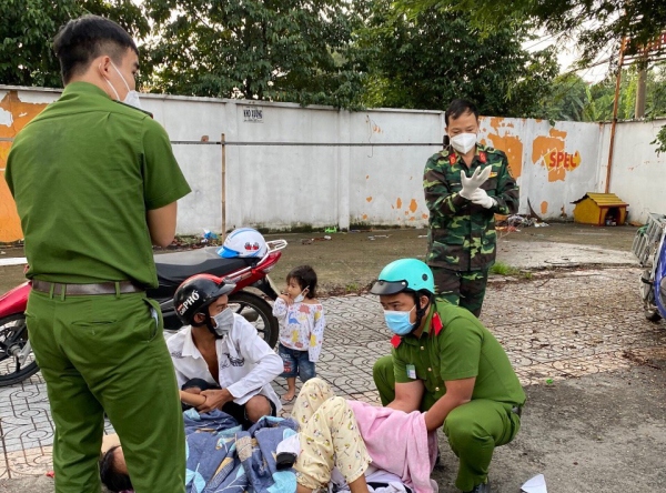 ​Chiến sỹ Công an nơi tuyến đầu đỡ đẻ cho sản phụ lúc rạng sáng