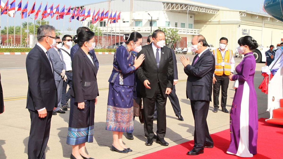 president phuc begins official friendship visit to laos picture 2