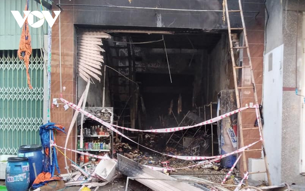 house fire in binh duong province kills five people picture 1