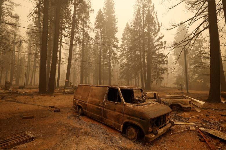 Chiếc ô tô bị cháy trơ khung sau đám cháy rừng Dixie gần thị trấn Canyondam, California, ngày 7/8/2021. Ảnh: Reuters