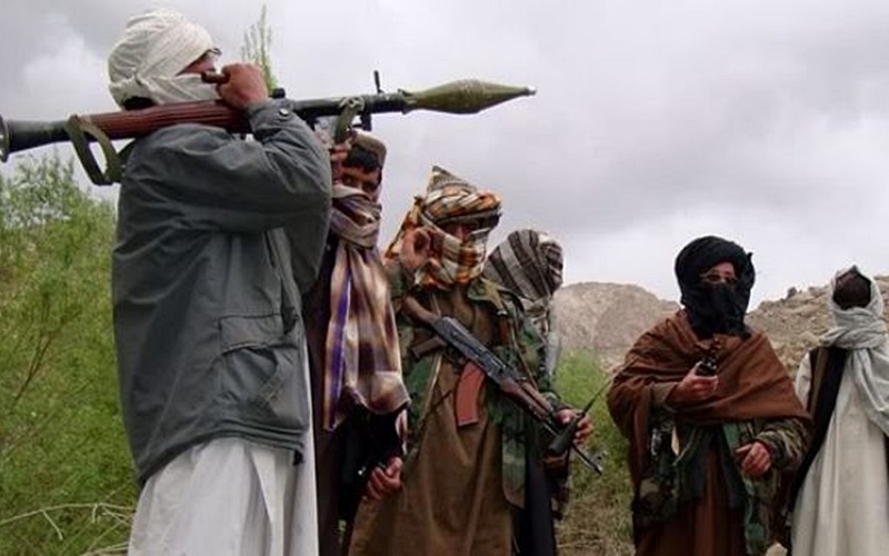 Chiến binh Taliban được trang bị súng AK-47 và B-41. Ảnh: Thông tấn Khaama.