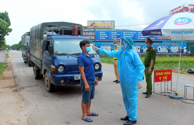 tat ca lai xe vao ha noi phai test covid-19 tai ben xe nuoc ngam va yen nghia hinh anh 1