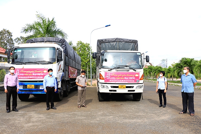 Hỗ trợ nhu yếu phẩm cho bà con Đồng Tháp tại Thành phố Hồ Chí Minh