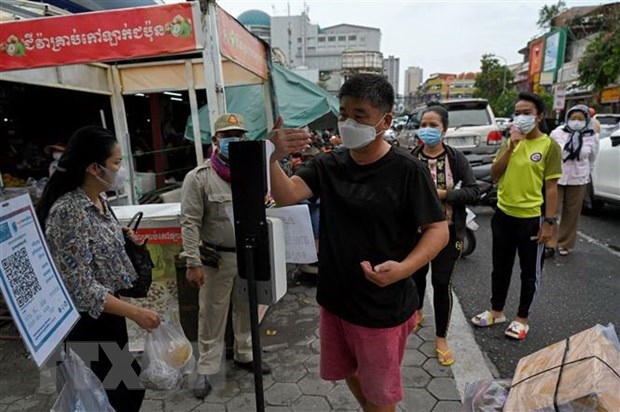 covid-19 cambodia lifts exit, entry restrictions on vietnamese experts picture 1