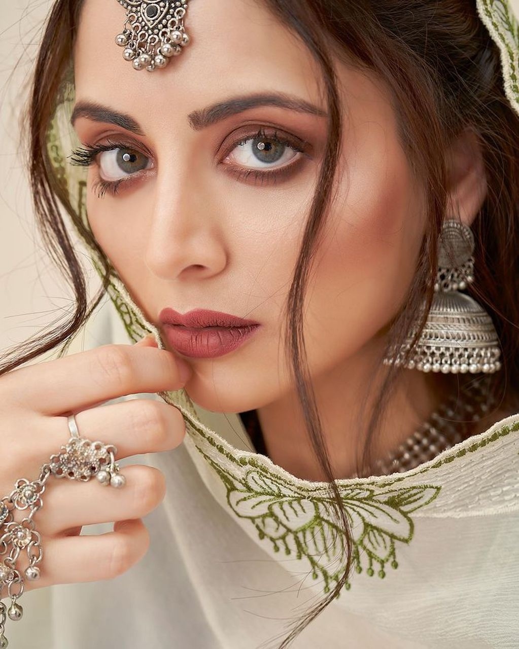 Nhan sắc nữ diễn viên Bollywood đăng quang Hoa hậu Quốc tế Ấn Độ 2021