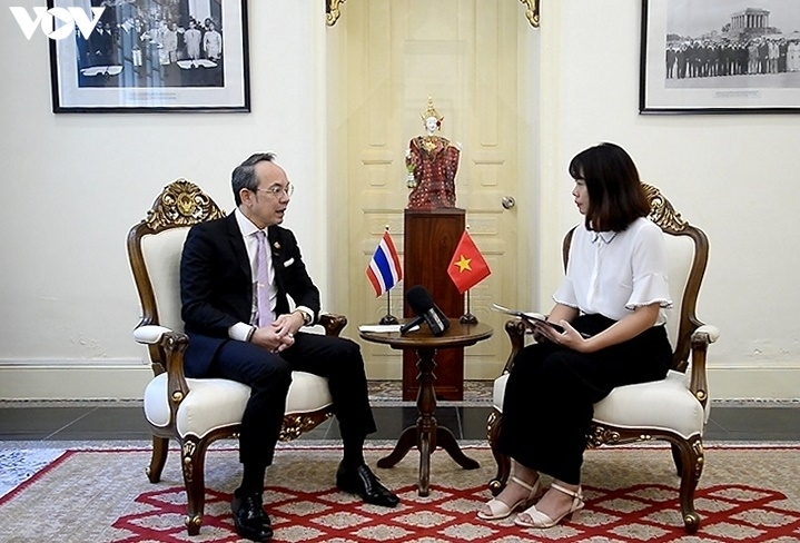 Đại sứ Nikorndej Balankura trả lời phỏng vấn của phóng viên VOV