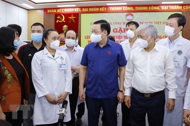 over 3,000 doctors volunteer to join covid-19 fight in southern vietnam picture 1