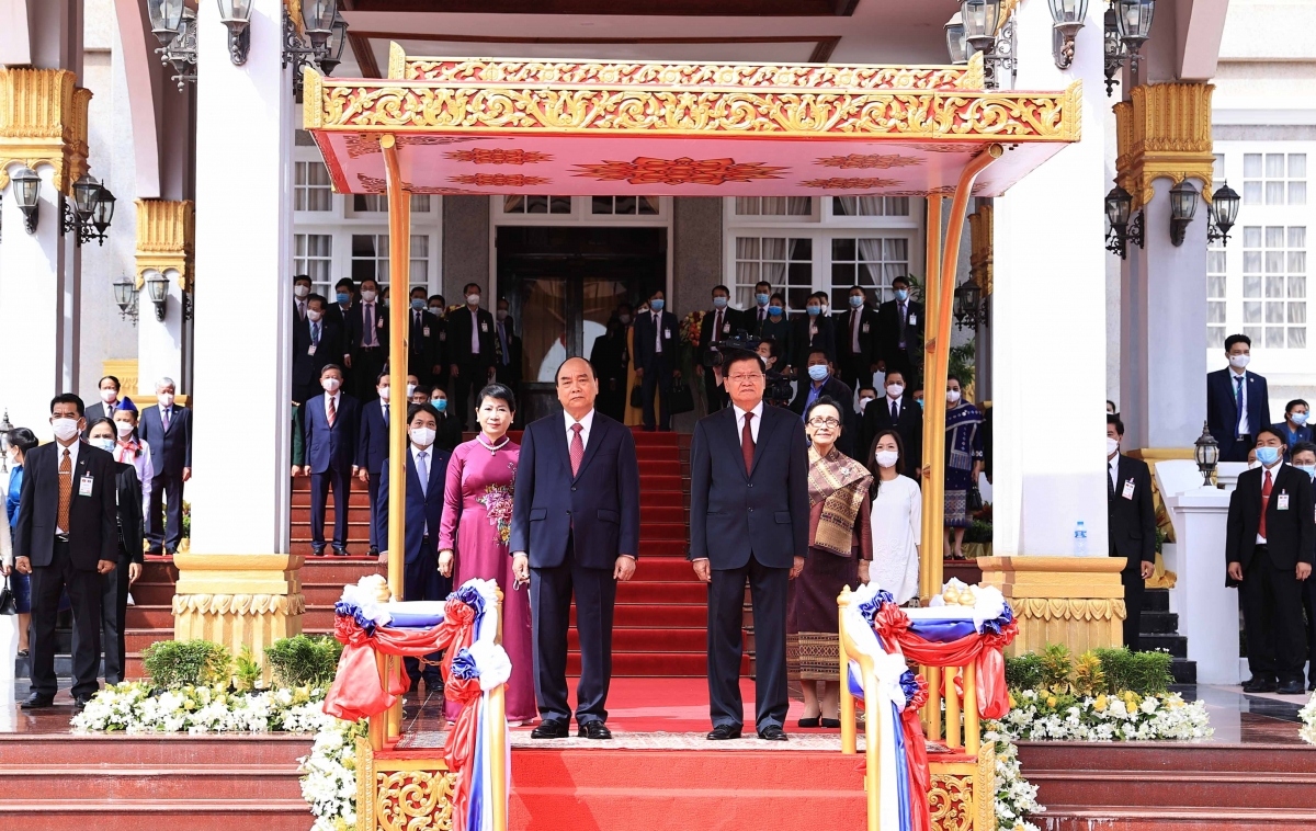 president phuc begins official friendship visit to laos picture 3