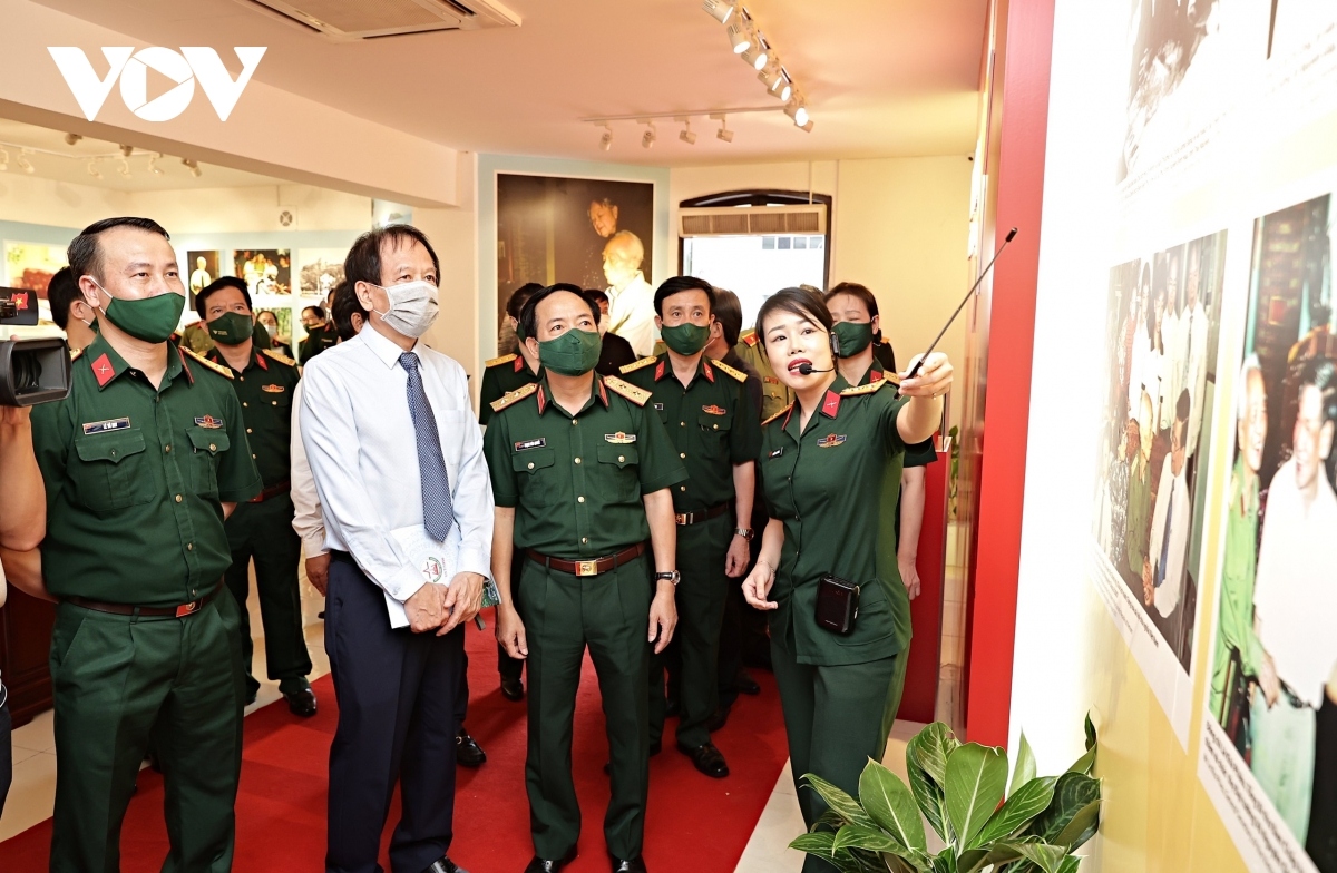 exhibition commemorates 110th birth anniversary of general vo nguyen giap picture 4