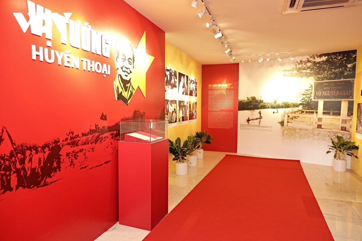 exhibition commemorates 110th birth anniversary of general vo nguyen giap picture 5