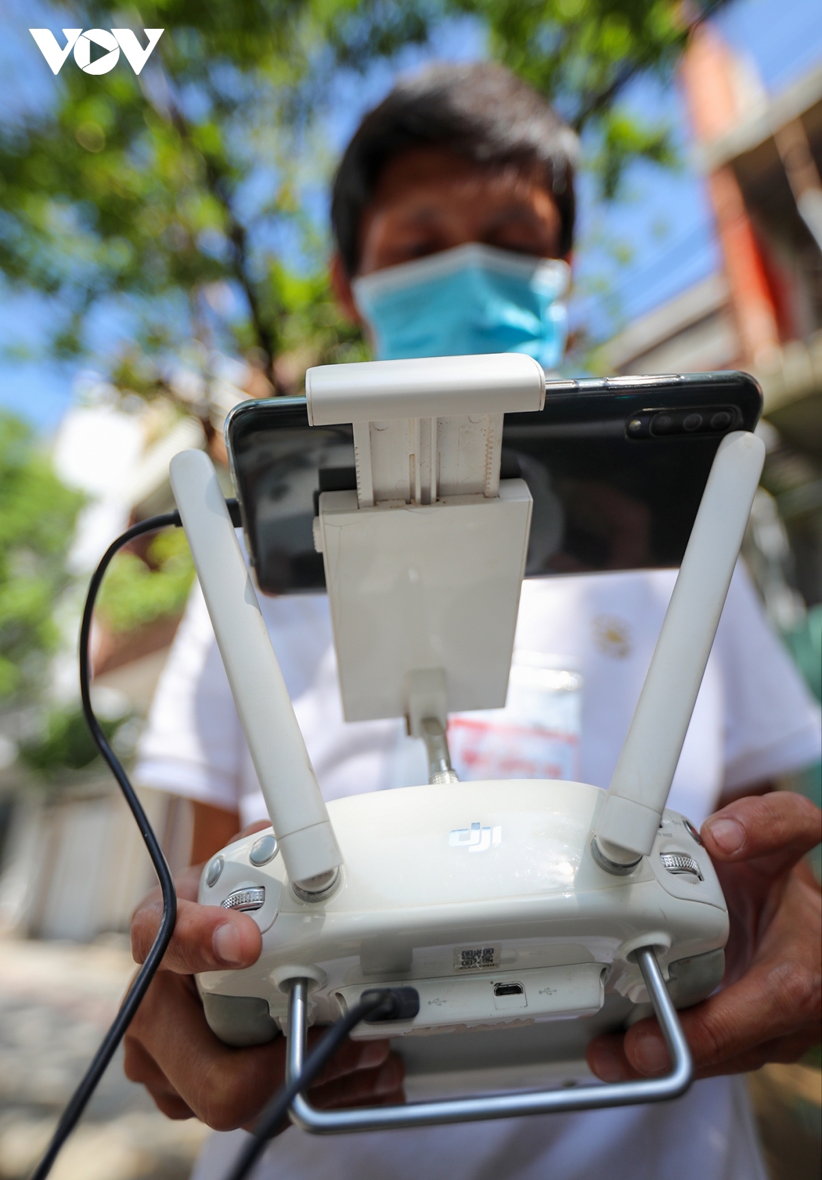 da nang pilots to use drones to monitor people to stay where they are picture 4