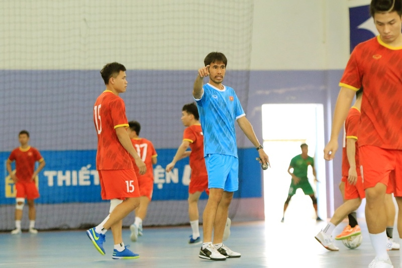 Dt futsal viet nam bat ngo ra ha noi ren quan, chuan bi cho muc tieu lon hinh anh 1