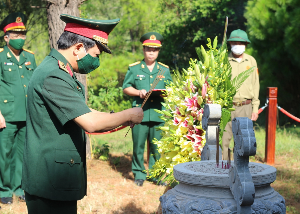 dang huong, vieng mo Dai tuong vo nguyen giap ky niem 110 nam ngay sinh hinh anh 2