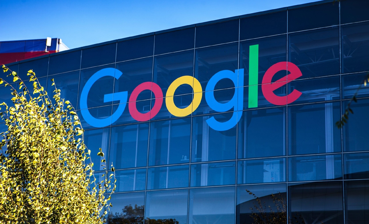 Alphabet - công ty mẹ của Google – công bố lợi nhuận và doanh thu trong quý II vừa qua tăng lên các mức cao kỷ lục nhờ doanh thu từ quảng cáo trên công cụ tìm kiếm Google và nền tảng chia sẻ video YouTube gia tăng.