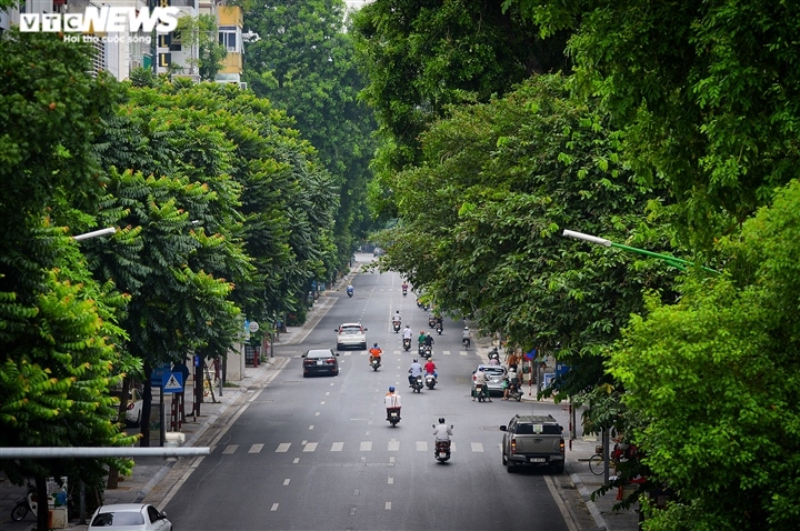 hanoi roads still crowded despite stricter covid-19 measures in place picture 1