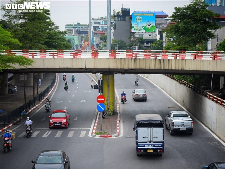 hanoi roads still crowded despite stricter covid-19 measures in place picture 10