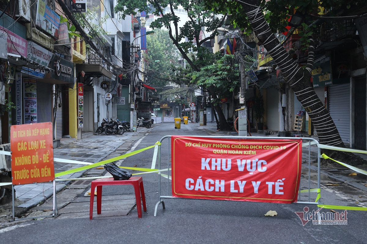 unprecedented images in hanoi old quarter picture 10