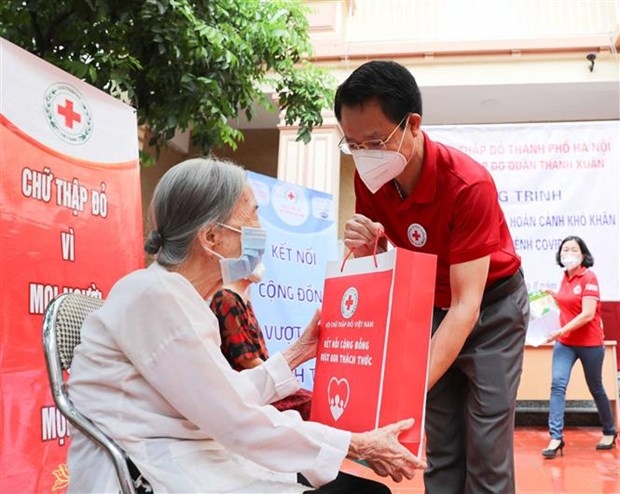 hanoi red cross society supports pandemic-hit people picture 1
