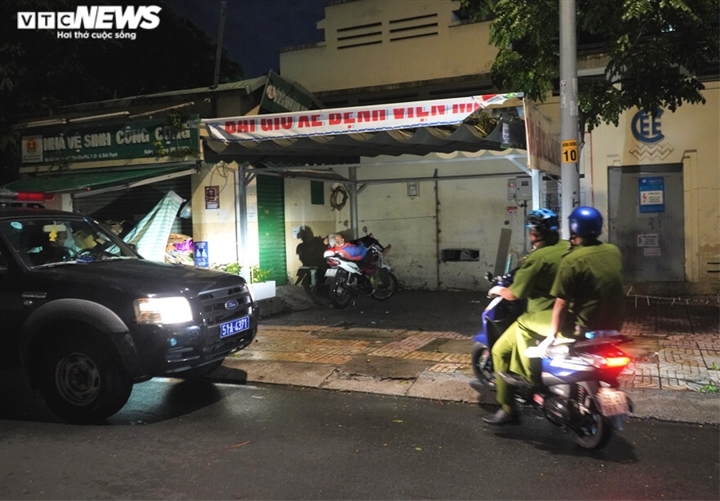 homeless people in hcm city get help amid covid-19 threats picture 2 homeless people in hcm city get help amid covid-19 threats picture 2
