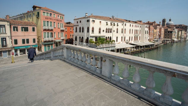 Hầu hết các cây cầu ở Venice chỉ có các bậc thang để lên xuống. Nguồn: Getty Images