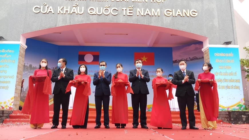 border gate pair of vietnam and laos inaugurated picture 1