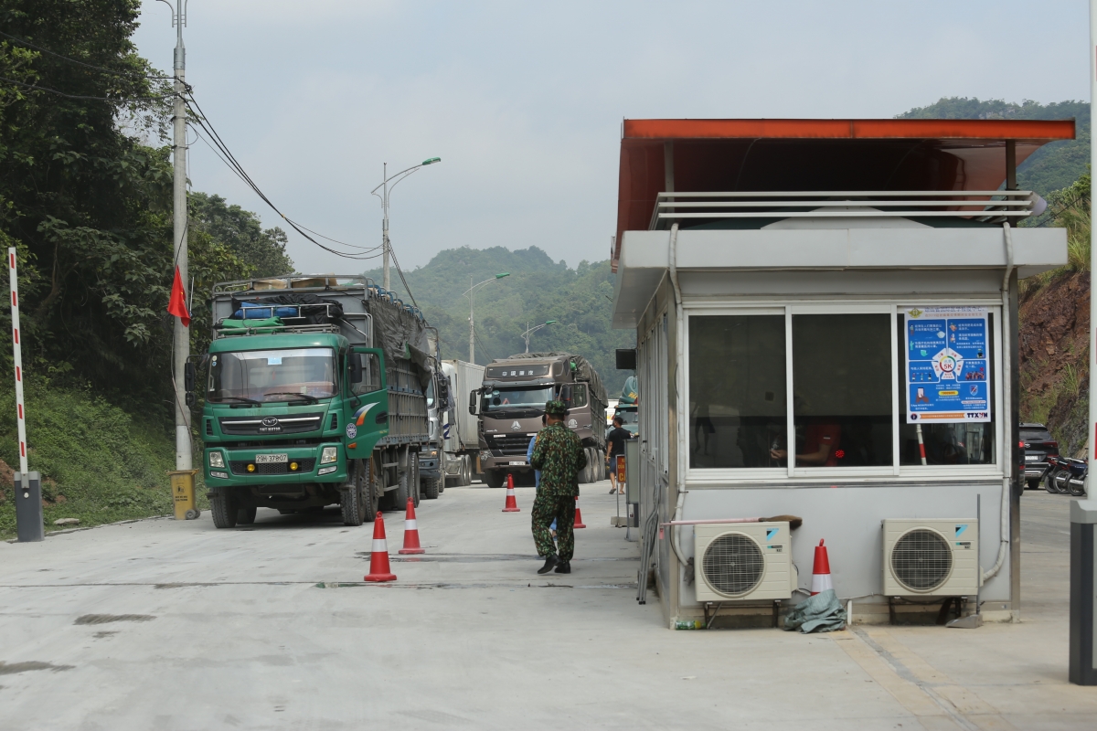 lang son khan truong xu ly un u hang hoa tai cua khau tan thanh hinh anh 1