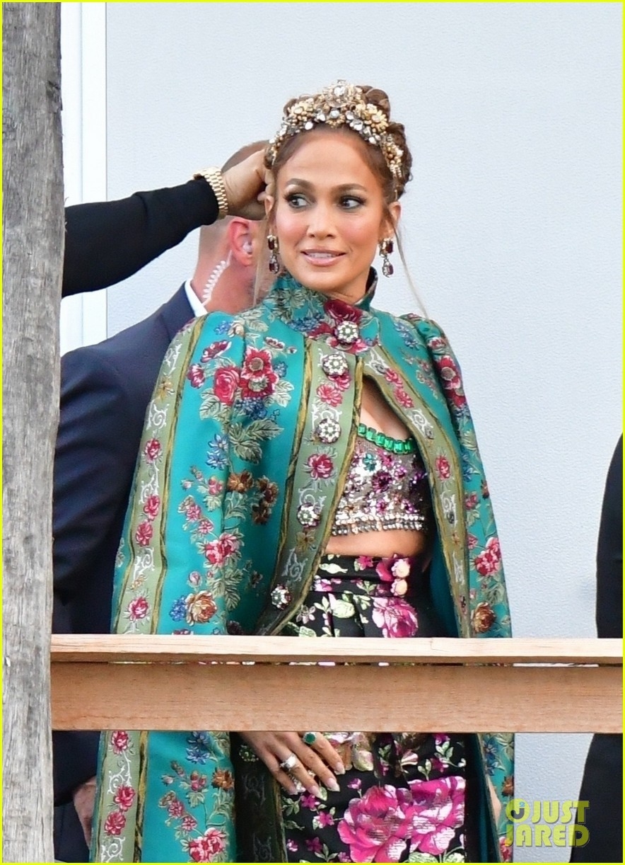 jennifer lopez hóa bà hoàng sang chảnh tại sự kiện thời trang hình ảnh 2 jennifer lopez hoa ba hoang sang chanh tai su kien thoi trang hinh anh 2