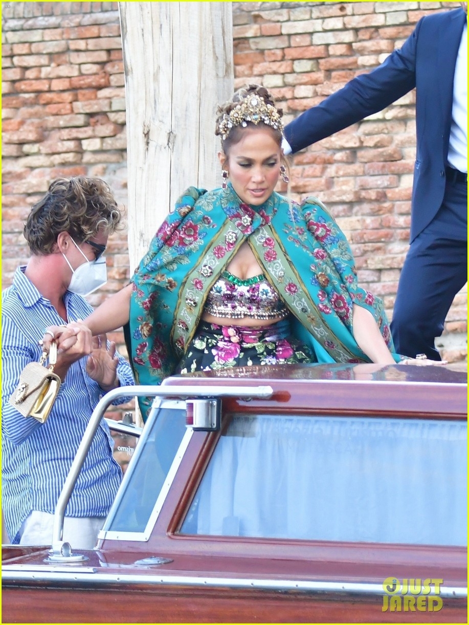jennifer lopez hóa bà hoàng sang chảnh tại sự kiện thời trang hình ảnh 3 jennifer lopez hoa ba hoang sang chanh tai su kien thoi trang hinh anh 3