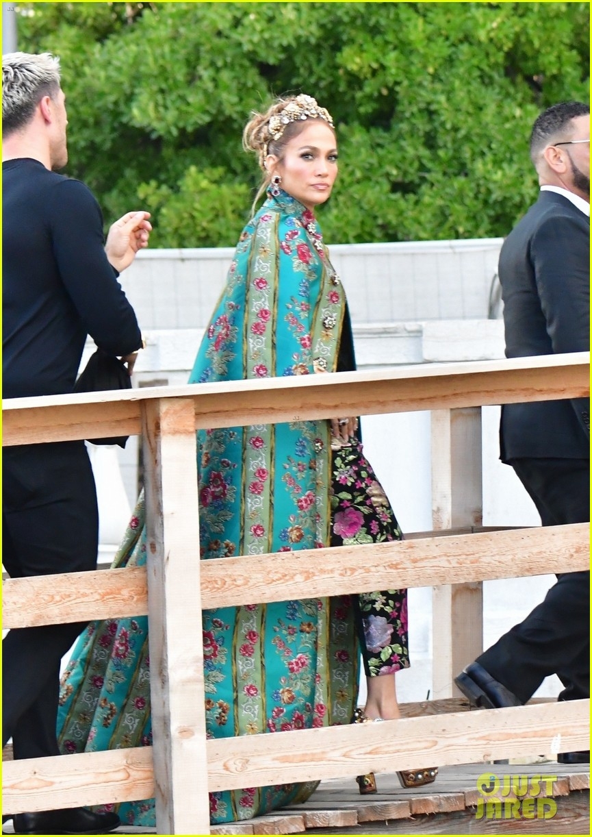 jennifer lopez hóa bà hoàng sang chảnh tại sự kiện thời trang hình ảnh 5 jennifer lopez hoa ba hoang sang chanh tai su kien thoi trang hinh anh 5