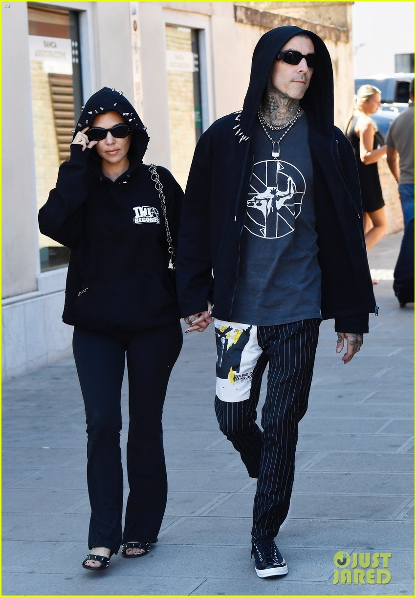kourtney kardashian va tinh tre nam tay than mat di choi hinh anh 6