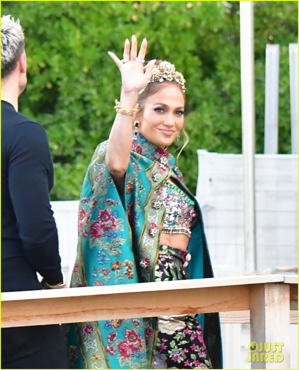 jennifer lopez hóa bà hoàng sang chảnh tại sự kiện thời trang hình ảnh 7 jennifer lopez hoa ba hoang sang chanh tai su kien thoi trang hinh anh 7