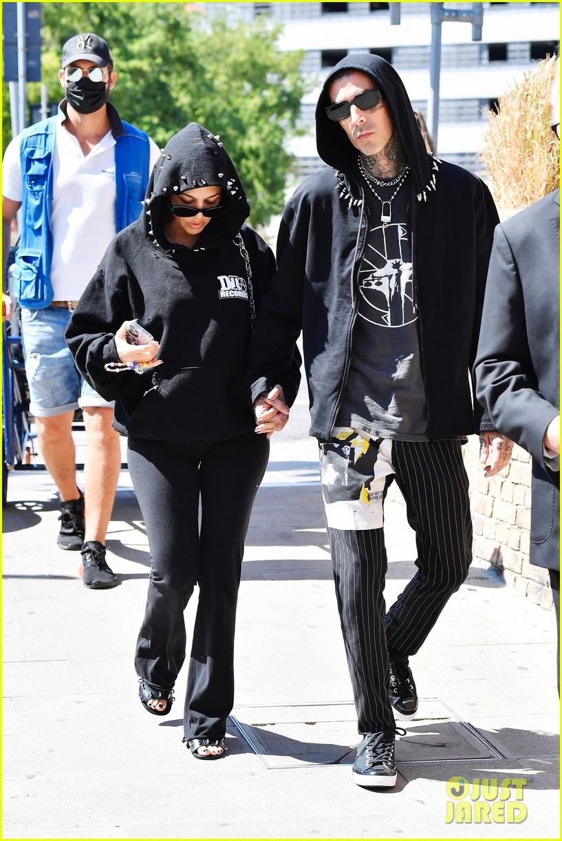 kourtney kardashian va tinh tre nam tay than mat di choi hinh anh 8