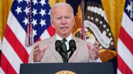 Tổng thống Mỹ Joe Biden nhận định, số ca mắc Covid-19 sẽ còn tăng lên trước khi giảm xuống. Ảnh: CNN