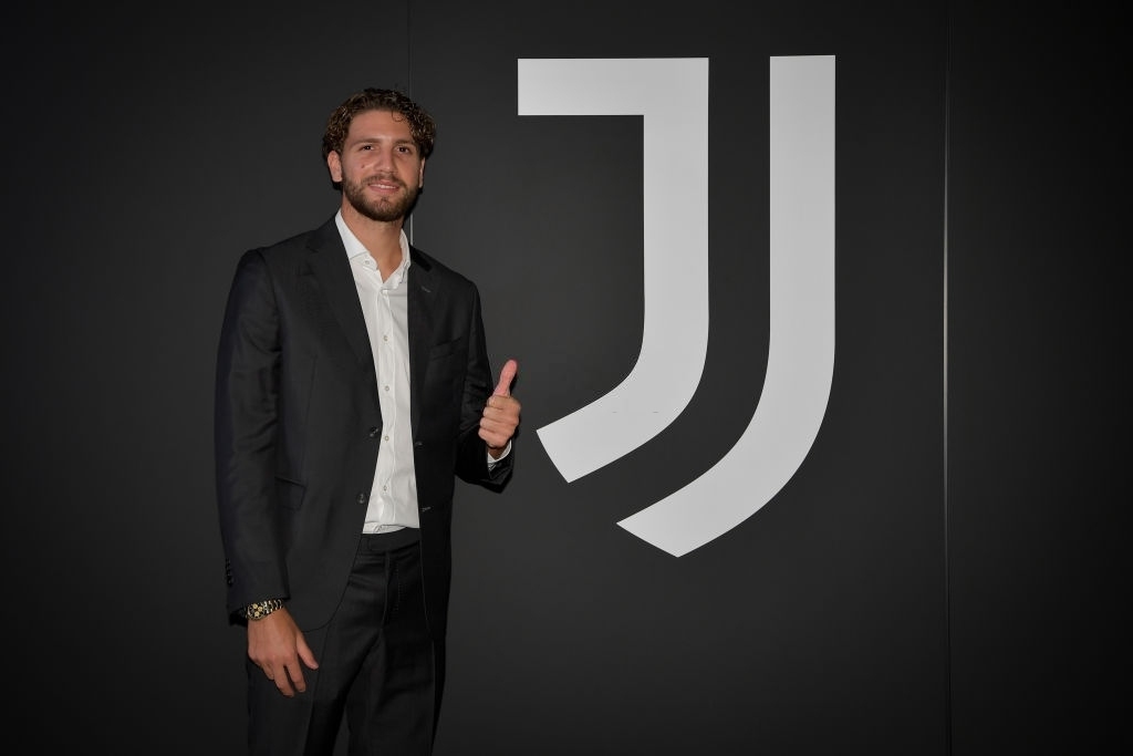 Manuel Locatelli gia nhập Juventus (Ảnh: Getty).