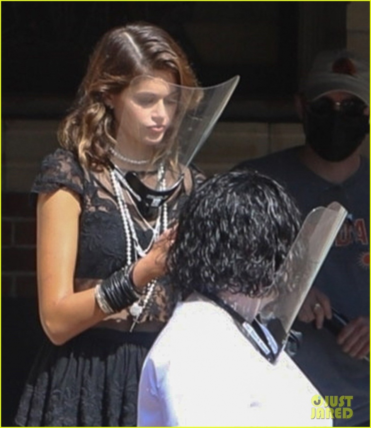 kaia gerber dien mot giau quan di mua cay canh o los angeles hinh anh 5