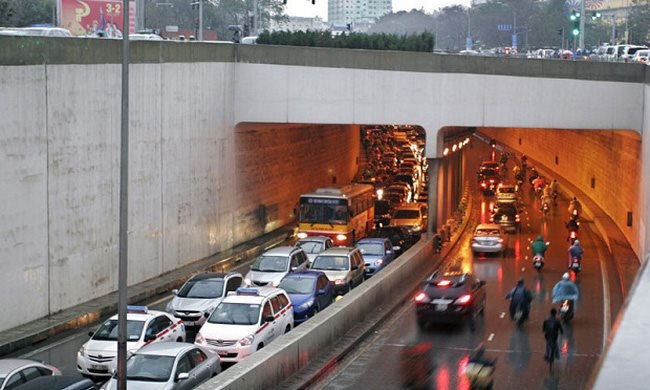 Đóng hầm chui Kim Liên để sửa chữa, phương tiện di chuyển như thế nào?