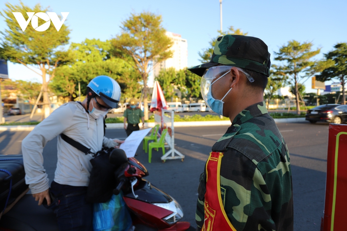 da nang on first day of one-week lockdown picture 1