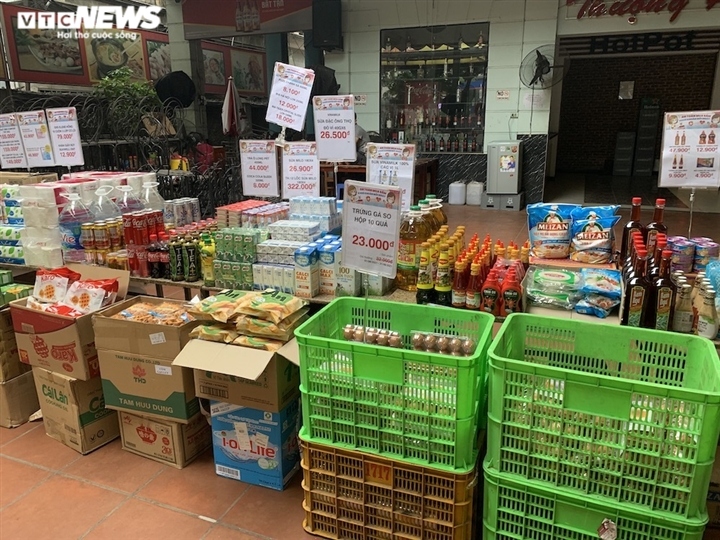 mobile supermarkets deliver daily necessities amid social distancing period picture 15