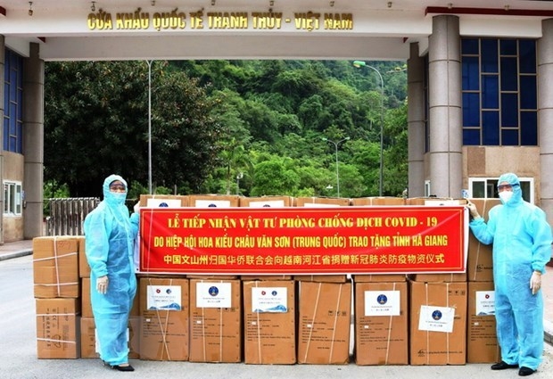 chinese association presents medical supplies to ha giang province picture 1