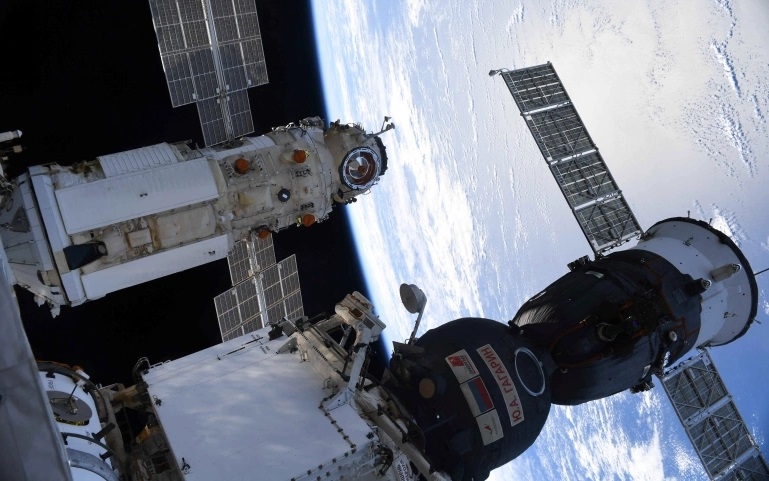 iss module cua nga boc chay trong hanh trinh tro lai trai Dat hinh anh 1