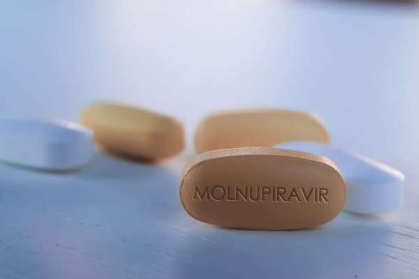 300,000 oral pills for COVID-19 patients to arrive in HCM City