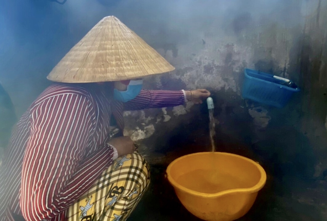 Người dân đồng bằng sông Cửu Long được giảm giá nước sạch